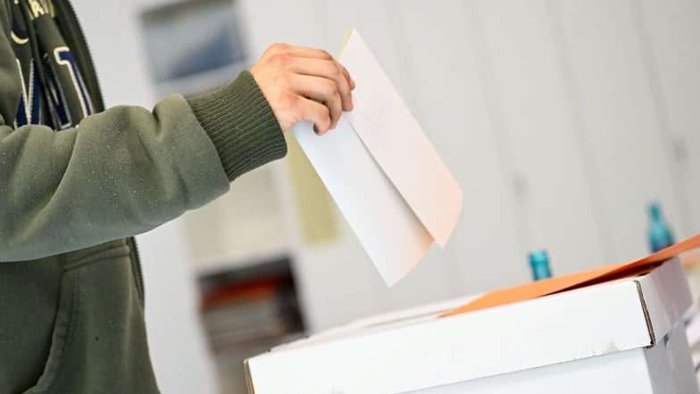 Immer wieder verbreitet sich vor Wahlen das Gerücht, dass eine fehlende Ecke den Stimmzettel ungültig macht. Doch das stimmt nicht!