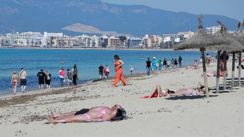 Ein deutscher Urlauber ist beim Baden im Meer vor Mallorca ums Leben gekommen. Das Unglück ereignete sich vor dem Strand Sa Canova in der Gemeinde Artà im Norden der spanischen Mittelmeer-Insel.