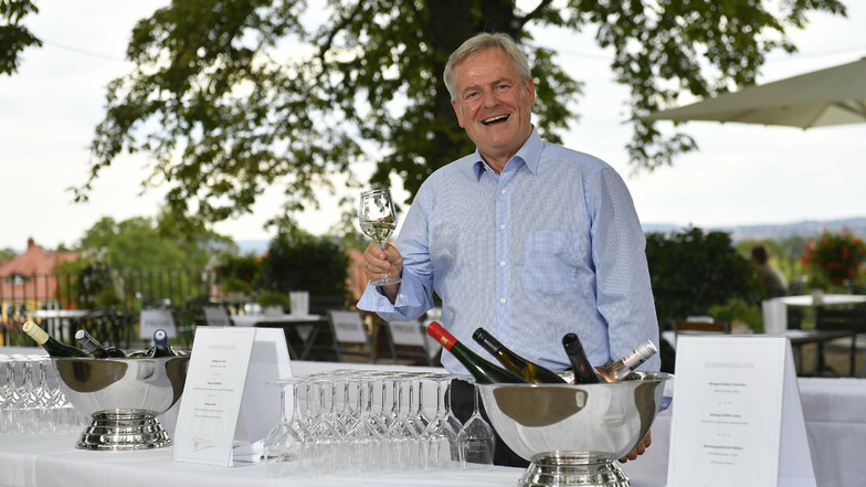 „Harte Arbeit“: Frank Neupold, der neue Chef des Weinbauverbands Sachsen, am Donnerstagnachmittag bei der Weinverkostung in Dresden.