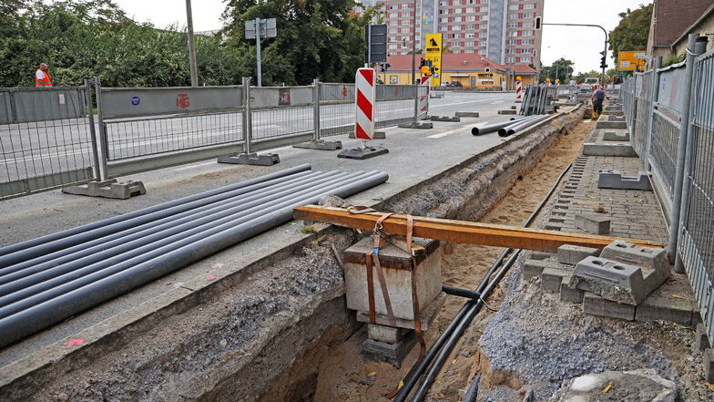 Anlass für die Vollsperrung der Berliner Straße sind Kabel, die neu verlegt werden müssen.