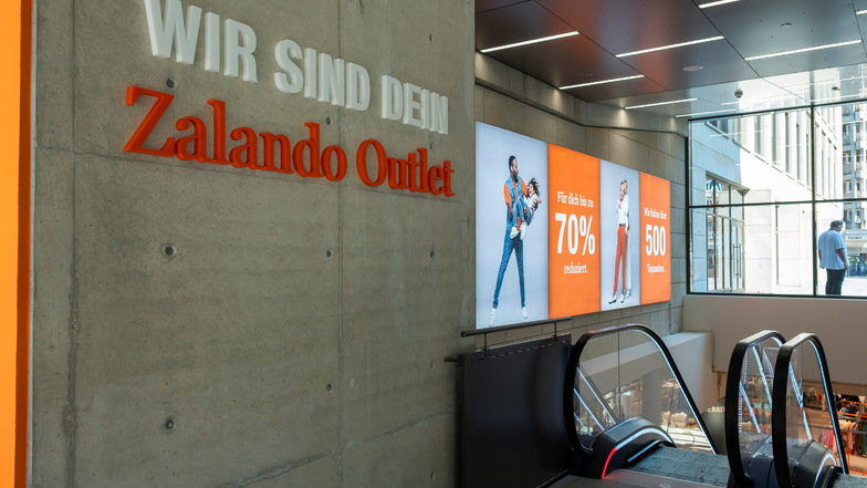 Knalliges Orange ist die Farbe von Zalando, welche auch oft im Outlet zu sehen ist.