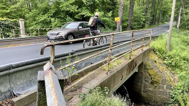 Dieser gefährliche Bereich für Radfahrer soll ab dem 20. Juni behoben werden. Der fehlende Radweg an der Ullersdorfer Straße wird gebaut.