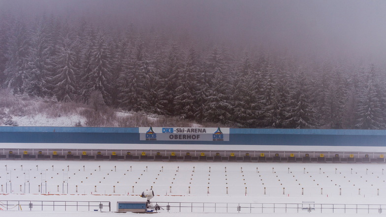 So verschneit sieht es in der Oberhofer Ski-Arena derzeit nicht aus.