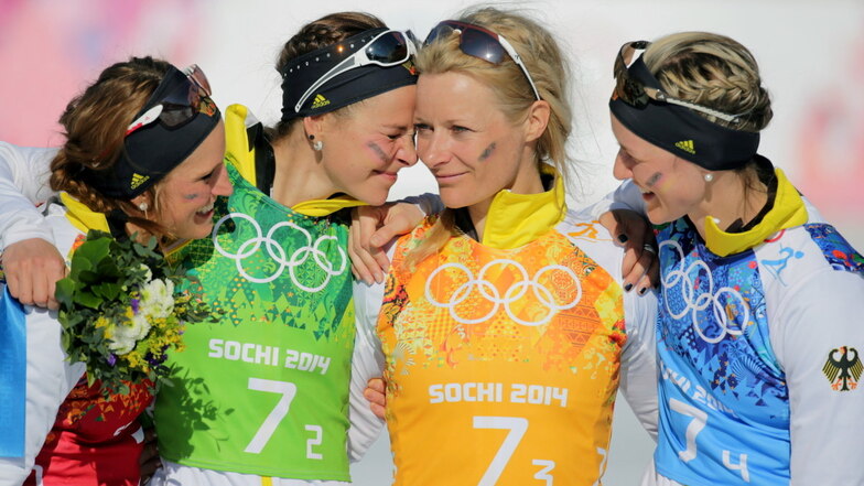 Auf dem olympischen Podest: Claudia Nystad (Dritte von links) 2014 mit Nicole Fessel, Stefanie Böhler und Denise Herrmann (v. l.).