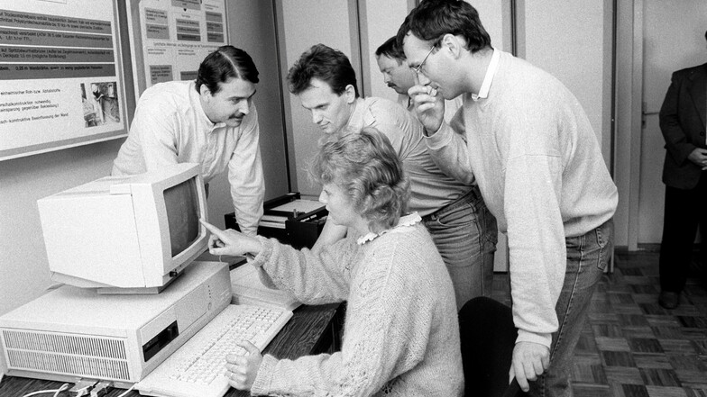Forschungskräfte bündeln: 20 Jahre nach Gründung übergab Robotron 1989 den 160.000. Personalcomputer.
