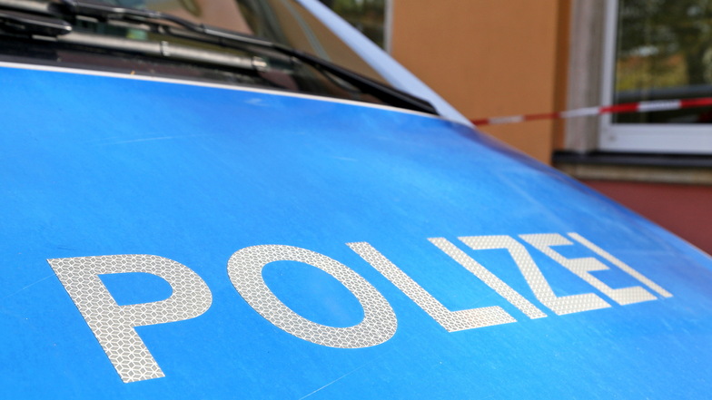 Polizeibeamte haben zwei Jugendliche aufgegriffen, die offenbar im Waldheimer Bahnhof Graffiti versprüht hatten.