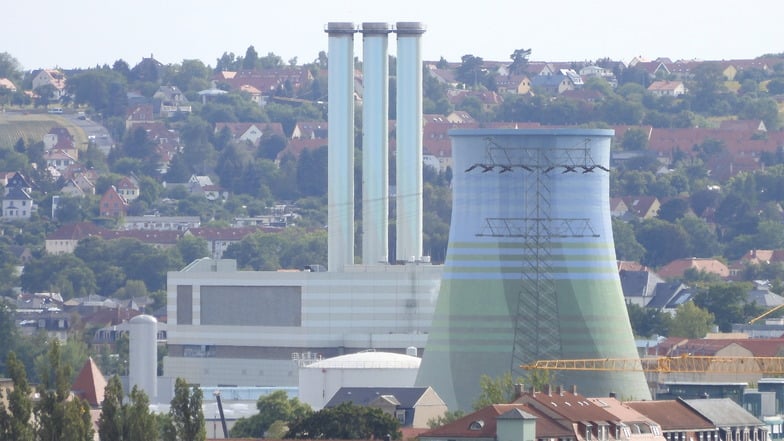 Im Kraftwerk Nossener Brücke wird unter anderem Fernwärme für Tausende Dresdner Haushalte erzeugt - mit Gas.