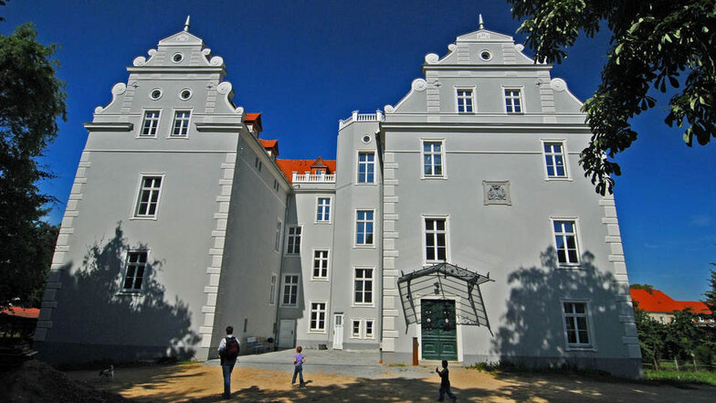 Im Schloss Gersdorf soll die Freie Schule Einzug halten. Es muss aber zunächst saniert werden.