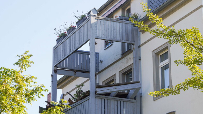 An der Rückseite dieses Hauses an der Ecke Pauli-/Thomas-Mann-Straße in Bautzen war Anfang September 2021 der oberste Balkon eingestürzt.