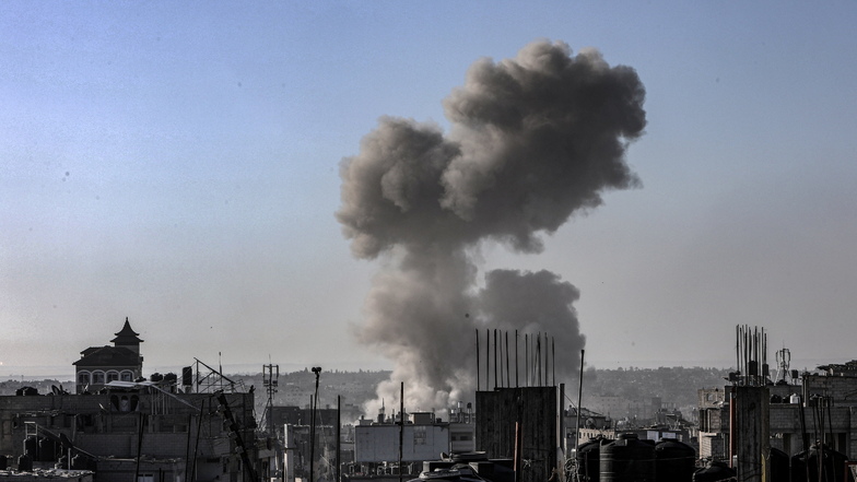 Krieg im Nahen Osten: Israels Armee stößt weiter in Rafah vor