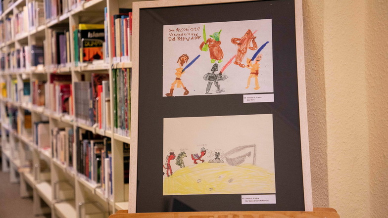 Teilnehmer der Aktion Lesemäuse haben einige Dutzend Bilder gemalt. Die sind derzeit in der Bibliothek zu sehen. Über das beste dürfen die Besucher noch bis Monatsende abstimmen.