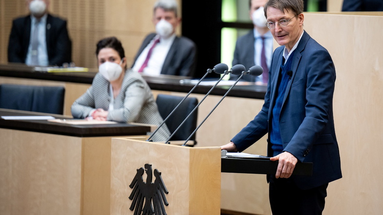 Gesundheitsminister Karl Lauterbach (SPD) sagte im Bundesrat, Deutschland habe die Mittel, die Pandemie in diesem Jahr zu beenden.