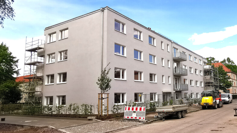 Hier ist Platz für 22 Haushalte: In der Ulmenstraße wird demnächst das erste Wohnhaus fertig, in dem die Stadt Sozialwohnungen anbietet.