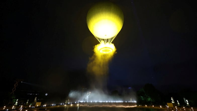 Am Freitag wurde in den Tuilerien am Louvre das olympische Feuer entfacht. Bis zu 10.000 Menschen können die durch Leuchtdioden inszenierte Feuer-Illusion jeden Tag kostenlos besuchen.