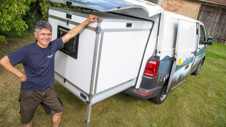 Marcel Graf aus Rothenburg hat eine Camping-Box fürs Auto erfunden. Der klappbare Schlaf-Erker ist für Kleintransporter fast jeden Herstellers geeignet und kann in wenigen Minuten aufgebaut werden.