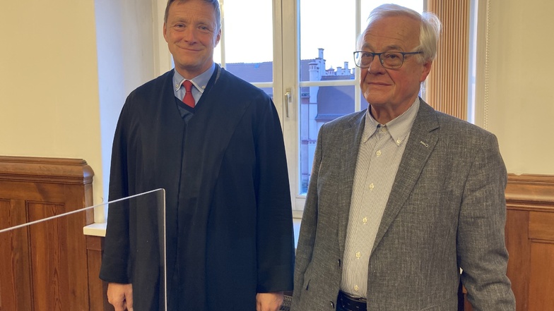 Professor Peter Dierich mit seinem Rechtsanwalt Torsten Mengel.