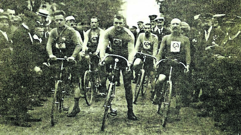Starterfeld beim Rennen Rund um die Landeskrone im Jahr 1925