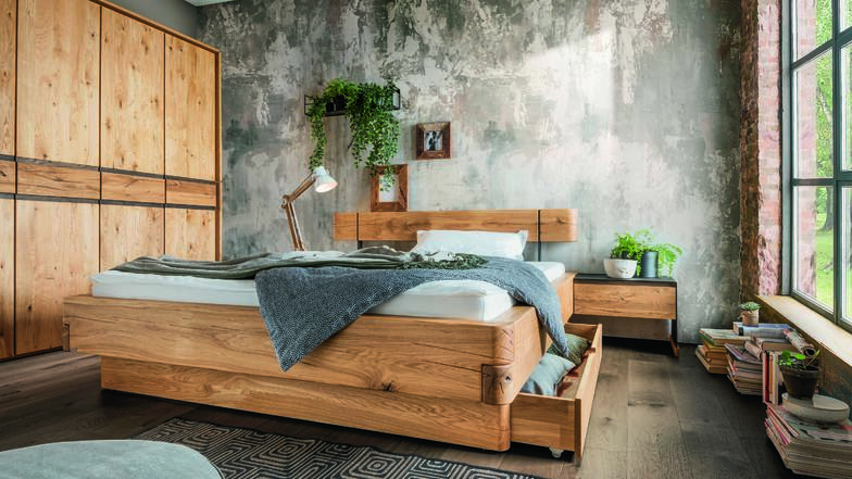 Massivholz-Möbel stehen für ein exzellentes Lebensgefühl und Raumklima.