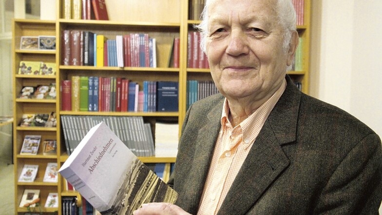 Der Buchautor Hartmut Zwahr aus Leipzig stellte jetzt in der Smoler’schen Buchhandlung seinen Roman „Abschiednehmen“ vor.