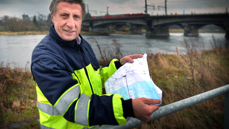 Drewag-Projektleiter Norbert Gassel steht vor einer großen Herausforderung. Unter seiner Führung soll Dresdens erster Elbtunnel unweit der Marienbrücke gebaut werden. Anfang März sollen die ersten Arbeiten beginnen.