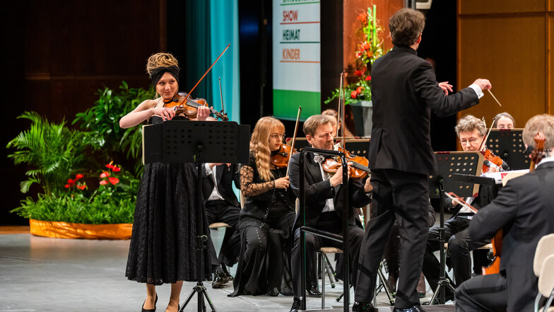 Annika Jannasch spielt mit der Neuen Lausitzer Philharmonie im Eröffnungskonzert der Musikfesttage Hoyerswerda.
