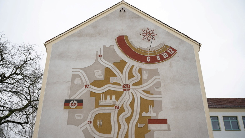 Gerhard Richter entwarf diese Giebelgestaltung in Görlitz-Hagenwerder.