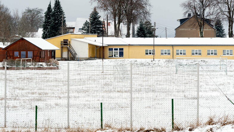 Fußballplatz in Lichtenhain: Für den Spielbetrieb fehlte der Nachwuchs.