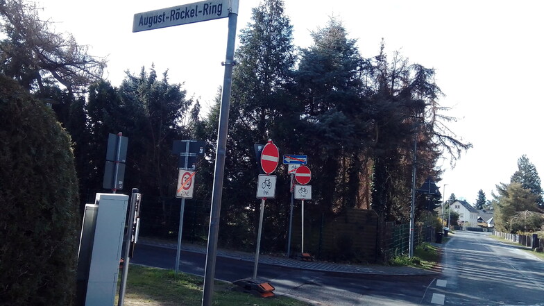 Von der Borsbergstraße in Graupa darf man nicht mehr in den August-Röckel-Ring einbiegen.