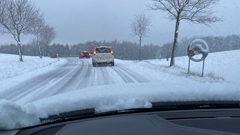 Sächsische Schweiz: Wintereinbruch sorgt für Unfälle mit Blechschäden
