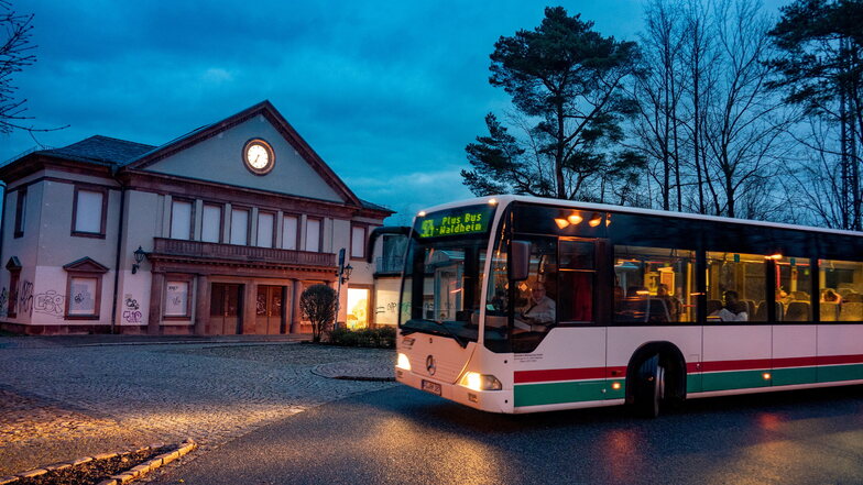 Ab dem Waldheimer Bahnhof fahren Busse im regulären Betrieb.