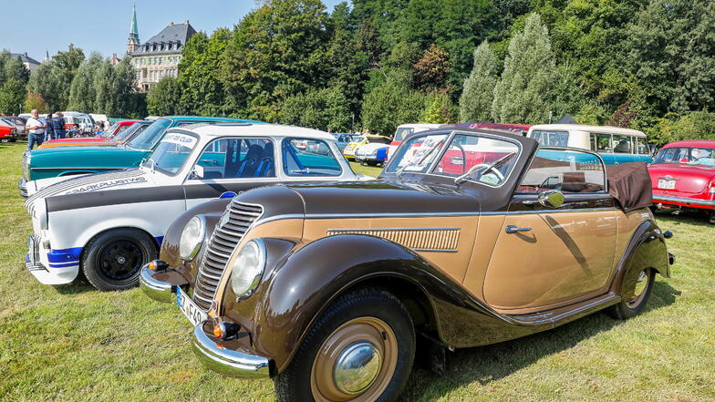 Zum "Oberlausitzer Classic Tag" kamen etliche Oldtimer auf die Festwiese unterhalb der Löbauer Messehalle wie auch dieses IFA F8 Gläser-Cabrio, Baujahr 1953.