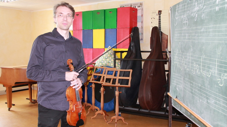 Sebastian Dolata leitet seit 2019 die Musikschule in Bannewitz. Er hofft auf eine Lösung mit Tharandt.