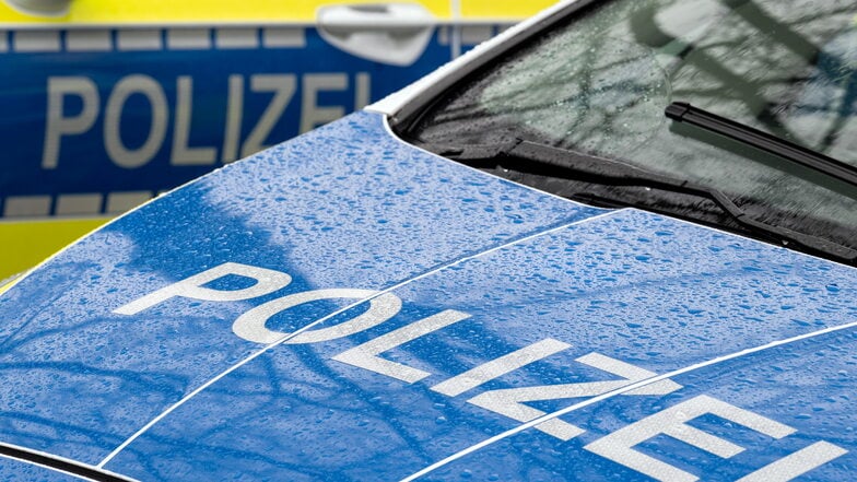 Die Polizei wurde am Sonnabend zu einem massiv beschädigten Auto in Bautzen gerufen.