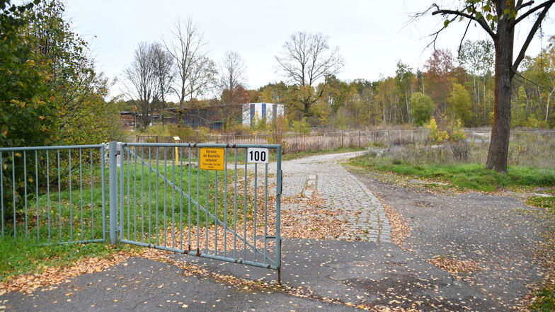 Auf diesem Grundstück in der Königsbrücker Landstraße 100 soll die neue Schwimmhalle errichtet werden. Hier befanden sich früher die Gas- und Wasserwerke Klotzsche.