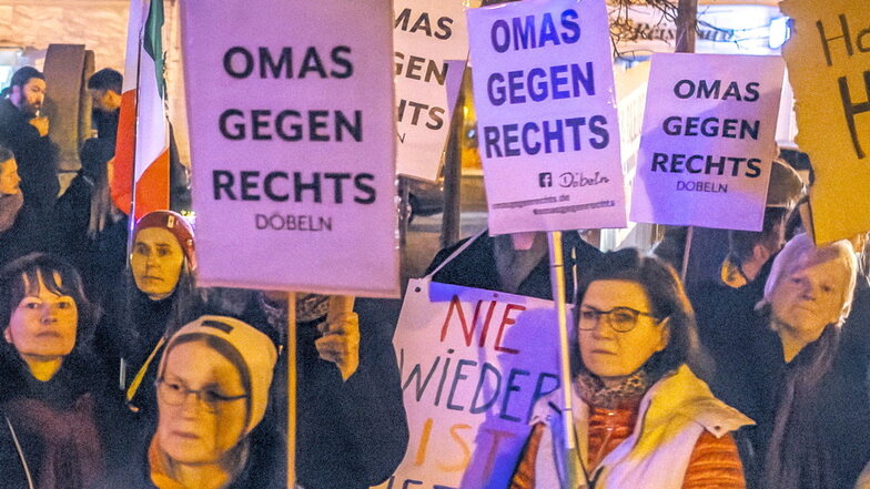 Die Döbelner Omas gegen Rechts zeigen bei vielen Demonstrationen in der Region Döbeln Gesicht.