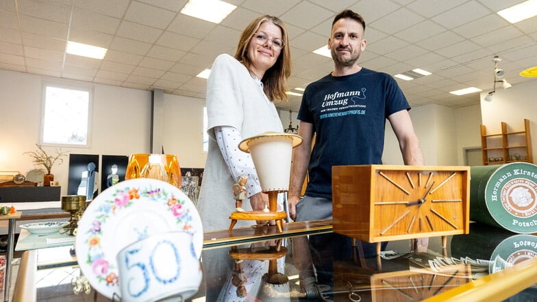 Lieselotte und Veit Hofmann haben ein Umzugs- und Beräumungsunternehmen gegründet und finden immer wieder ganz banale Alltagsdinge, die für Liebhaber kleine Schätze sind.