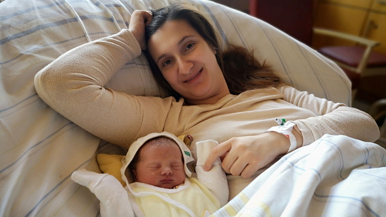 Tiana Jasmin ist Dresdens erstes Neujahrsbaby. Sie und ihre Mutter Cindy Ihle werden im Universitätsklinikum versorgt.