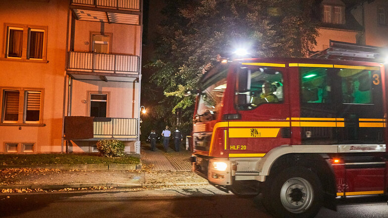 Wegen eines Brandes auf der Nätherstraße wurden am Mittwochabend Straßen in Seidnitz gesperrt.