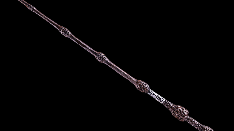 Der Zauberstab (Elderstab) von Albus Dumbledore aus Harry Potter wurde für 14.200 Euro versteigert.