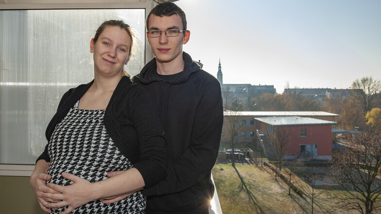 Katie Schwarz und Benjamin Noack warten auf ihr zweites Baby. Auch ihr erster Sohn Julian kam vor knapp einem Jahr während der Feiertage zur Welt.
