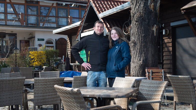 Robert Gutsche und Selma Hohenstein betreiben den Biergarten an der Elbterrasse Laubegast. Noch wird dort umgebaut.