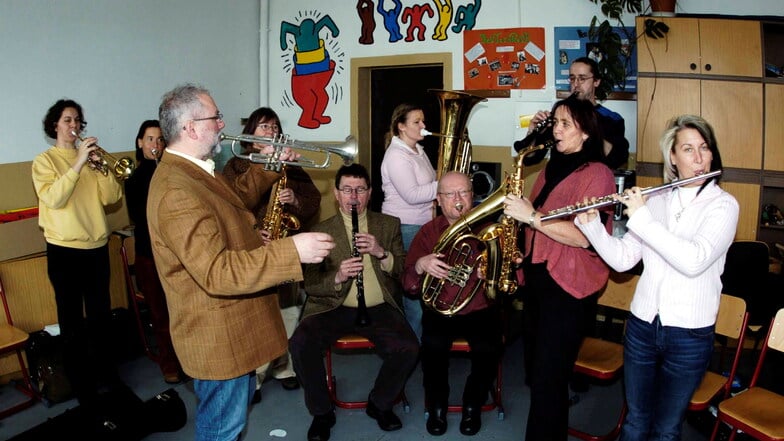 Veronika Kushmann (zweite von rechts) hatte in der Burgteichschule auch einen Wochenendlehrgang für Musikpädagogen und andere Interessierte, die Bläsergruppen unterrichten, organisiert.