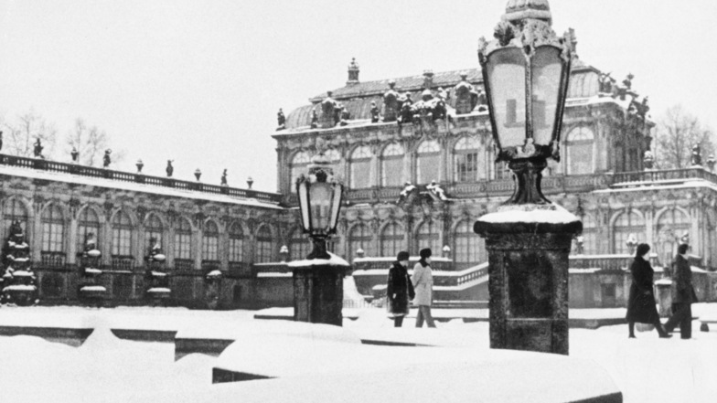 Tief verschneit war Anfang 1979 auch der Dresdner Zwinger. Die Theater, Kinos sowie der Kulturpalast mussten wegen der „gegenwärtigen Energielage“ schließen, wie es in der Sächsischen Zeitung hieß.