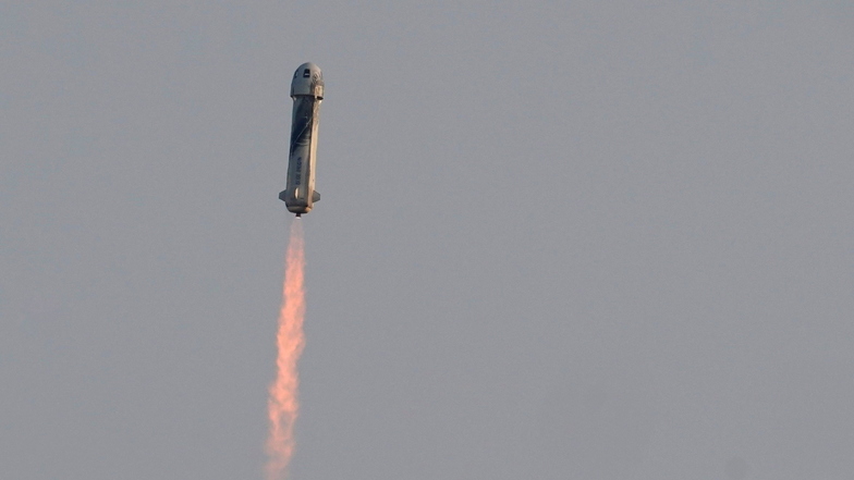 Die «New-Shepard»-Rakete von Amazon-Gründer Jeff Bezos' Firma Blue Origin startet vom US-Bundesstaat Texas aus ihren Kurz-Ausflug ins Weltall.