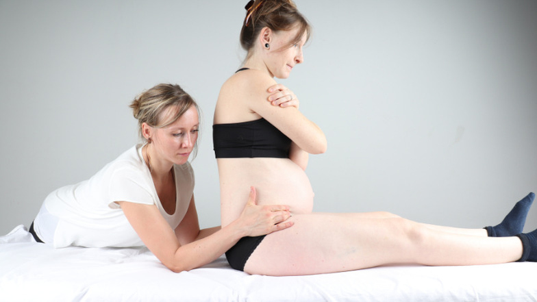 Sanfte Osteopathie in der Schwangerschaft. Die Praxis begleitet viele schwangere Frauen vom 1. bis zum 3. Trimester hindurch.