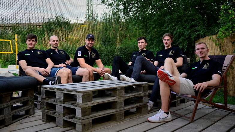 Diese sechs Handball-Profis sind neu in der Stadt: Oliver Seidler, Maximilian Janke, Jonas Thümmler, Nils Greilich, Justin Döbler und Julian Possehl (v.l.).