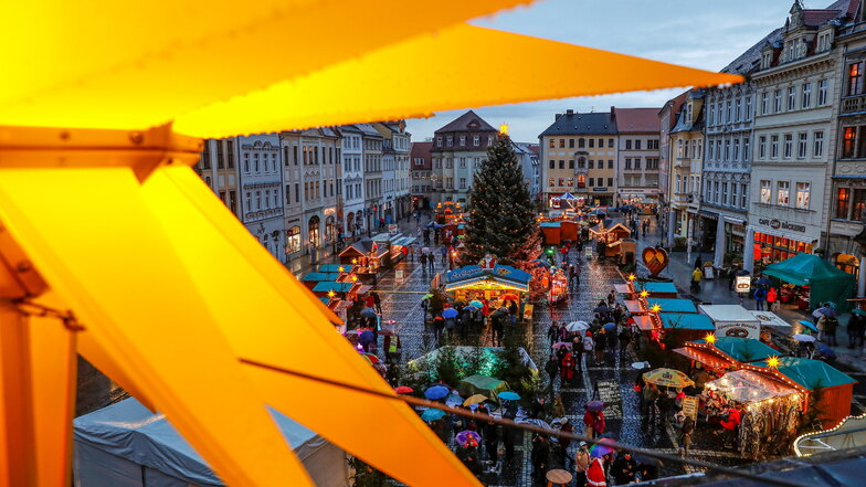 In Zittau beginnen die Vorbereitungen für den Weihnachtsmarkt.