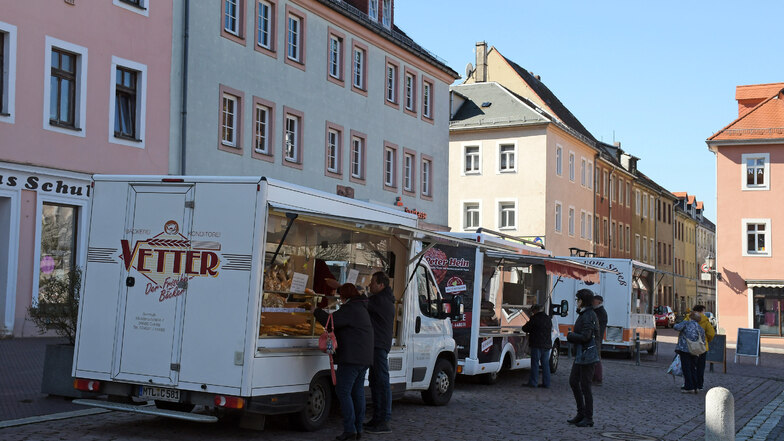 Nur in Leisnig hatten in der vergangenen Woche Händler ihre Waren auf dem Markt verkauft. Der Markt in Roßwein war von der Polizei beendet worden. Alle anderen Städte sagten ihre Wochenmärkte ab.