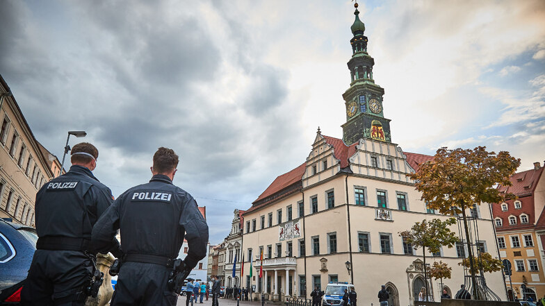 Polizeieinsatz in den vergangenen Tagen in Pirna. Der nächste Demo-Aufruf ist schon im Umlauf.