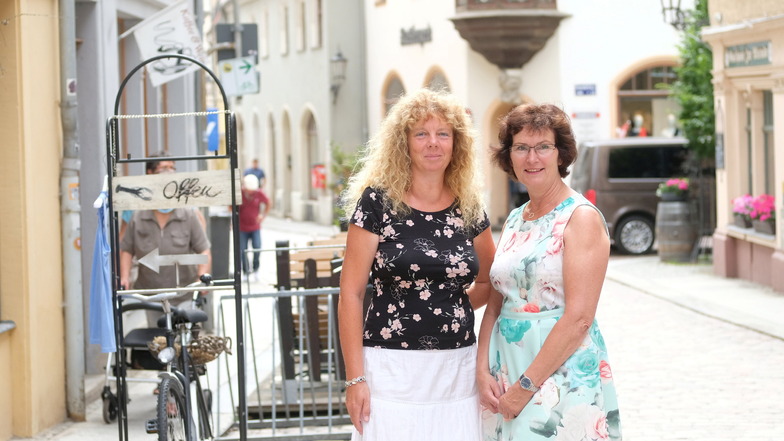 In und für Meißen unterwegs Annett Wauer-Knobloch (l.) und Brigitte Lustik sind Citymanagerinnen.